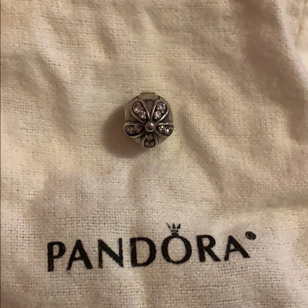 Pandora daisy clip charm